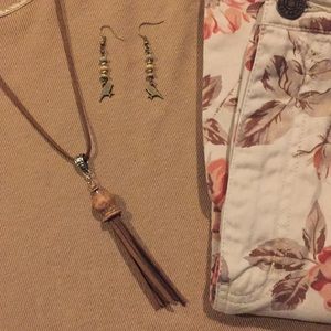 🦢 Suede and Wood Long Necklace